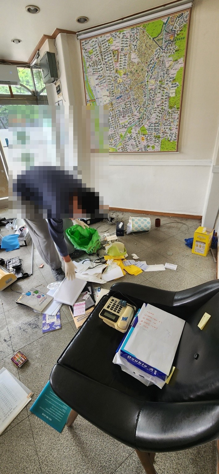 서울 노원구 부동산 사무실 철거 전 내부